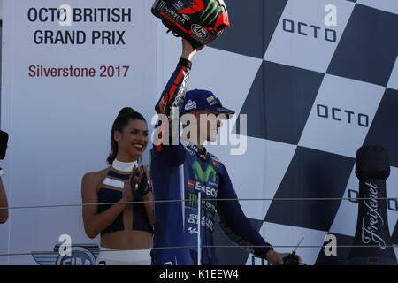 Silverstone, Großbritannien. 27 Aug, 2017. Maverick Vinales zweiten Platz auf dem Podium an der OCTO britischen MotoGP Credit: Motofoto/Alamy leben Nachrichten Stockfoto