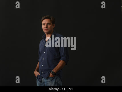 Edinburgh, Schottland, Großbritannien. 27 Aug, 2017. Das Edinburgh International Book Festival Sonntag, 27 August. Swindon Romancier Richard Bart präsentiert seine Show Nicht zu Vergessen sprechen über Familie Geschichten. Credit: Stuart Cobley/Alamy leben Nachrichten Stockfoto