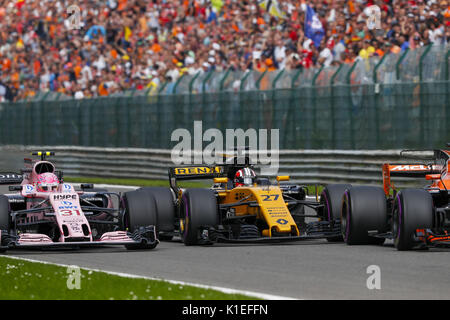 Motorsport: FIA Formel Eins-Weltmeisterschaft 2017, Grand Prix von Belgien, #31 Esteban Ocon (FRA, Sahara Force India F1 Team), #27 Nico Hulkenberg (GER, Renault Sport F1 Team),, 27.08.2017. | Verwendung weltweit Stockfoto