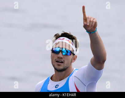 Racice, Tschechische Republik. 27 Aug, 2017. Martin Fuksa der Tschechischen gewann ICF Canoe Sprint Welt 2017 Meisterschaften C1 Männer 500m Finale in Racice, Tschechien, am 27. August 2017. Credit: Katerina Sulova/CTK Photo/Alamy leben Nachrichten Stockfoto