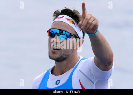 Racice, Tschechische Republik. 27 Aug, 2017. Martin Fuksa der Tschechischen gewann ICF Canoe Sprint Welt 2017 Meisterschaften C1 Männer 500m Finale in Racice, Tschechien, am 27. August 2017. Credit: Katerina Sulova/CTK Photo/Alamy leben Nachrichten Stockfoto