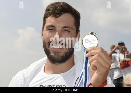 Racice, Tschechische Republik. 27 Aug, 2017. Josef Dostal der Tschechischen gewann ICF Canoe Sprint Welt 2017 Meisterschaften K1 Männer 500m Finale in Racice, Tschechien, am 27. August 2017. Credit: Katerina Sulova/CTK Photo/Alamy leben Nachrichten Stockfoto