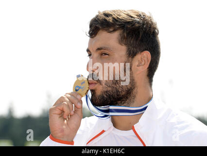 Racice, Tschechische Republik. 27 Aug, 2017. Josef Dostal der Tschechischen gewann ICF Canoe Sprint Welt 2017 Meisterschaften K1 Männer 500m Finale in Racice, Tschechien, am 27. August 2017. Credit: Katerina Sulova/CTK Photo/Alamy leben Nachrichten Stockfoto