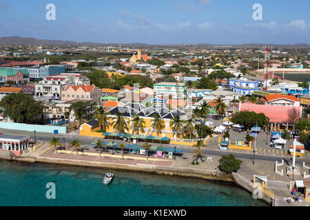 Kralendijk, Bonaire, Leeward Antilles. Mit Blick aufs Wasser. Stockfoto