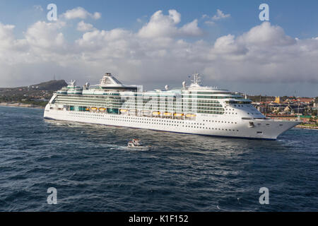 Willemstad, Curacao, Kleinen Antillen. Jewel of the Seas Kreuzfahrtschiff. Stockfoto