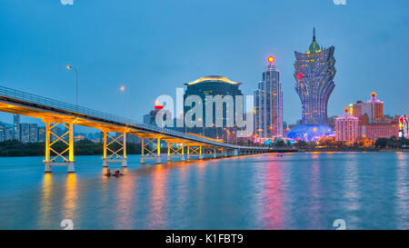 Panorama Ansicht von Macau Stadtbild bei Nacht in China. Stockfoto