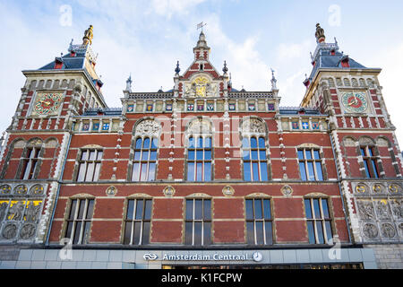 Amsterdam Centraal Station in Amsterdam, Niederlande Stockfoto