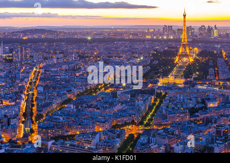 Paris, Frankreich, 14. Mai 2014: Paris Stadtbild mit Eiffelturm in der Nacht in Paris, Frankreich. Stockfoto