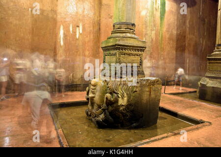 ISTANBUL, Türkei - 08 August, 2017: Die Basilika Zisterne in Türkisch Yerebatan Sarnici, bedeutet Zisterne versinken in Boden, seine größte Wasser sparen Pla Stockfoto