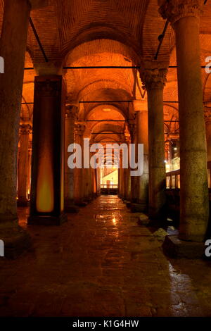 ISTANBUL, Türkei - 08 August, 2017: Die Basilika Zisterne in Türkisch Yerebatan Sarnici, bedeutet Zisterne versinken in Boden, seine größte Wasser sparen Pla Stockfoto