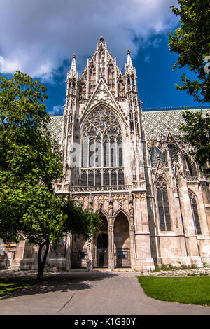 Die Votivkirche (Englisch: Votivkirche) ist eine neugotische Kirche auf der Ringstraße in Wien Stockfoto