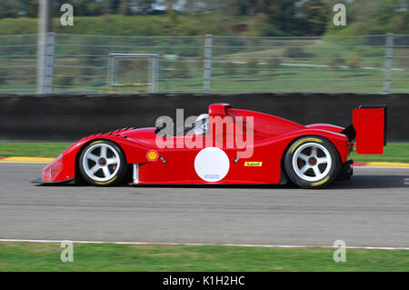 MUGELLO, IT, November 2007: Unbekannte laufen mit historischen Ferrari 333 SP während Finali Mondiali Ferrari 2007 in das mugello in Italien Stockfoto