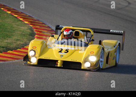 MUGELLO, IT, November 2007: Unbekannte laufen mit historischen Ferrari 333 SP während Finali Mondiali Ferrari 2007 in das mugello in Italien Stockfoto