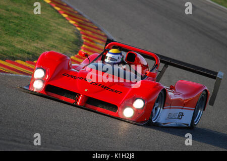 MUGELLO, IT, November 2007: Unbekannte laufen mit historischen Ferrari 333 SP während Finali Mondiali Ferrari 2007 in das mugello in Italien Stockfoto