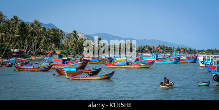 Nha Trang, Vietnam - Mar 21, 2016. Fishing Pier in Nha Trang, Vietnam. Nha Trang ist eine Küstenstadt und Hauptstadt von Khanh Hoa, auf der South Central Coas Stockfoto