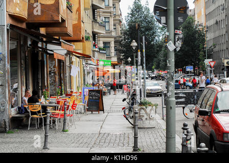 BERLIN - 31. Mai: Straßenszene in Friedrichshain, Berlin, Deutschland, Mai 31,2011. Stockfoto