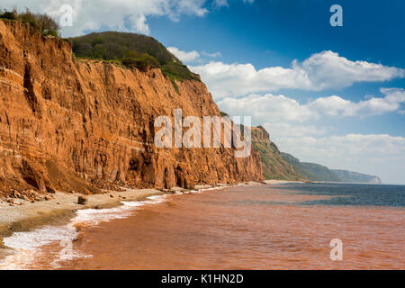 Sidmouth ist ein beliebter viktorianischen Badeort an der Jurassic Coast von aufragenden flankiert, aber instabil, roten Sandsteinfelsen, Devon, England, Großbritannien Stockfoto