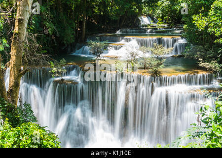 Huai Mae Khamin Wasserfall im Nationalpark khuean srinagarindra in Kanchanaburi thailand Stockfoto