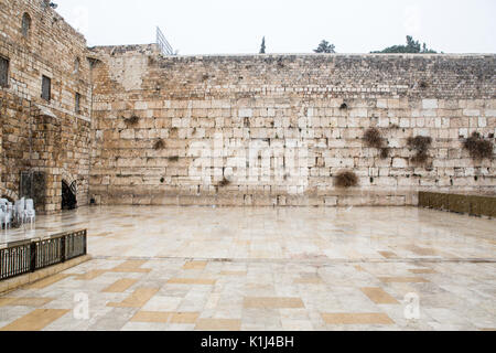 Die westliche Mauer in Jerusalem, leer von Menschen während der Schnee Stockfoto