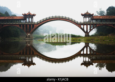 Alte Haoshang Brücke in der Nähe des riesigen budda in Leshan, Provinz Sichuan, China Stockfoto