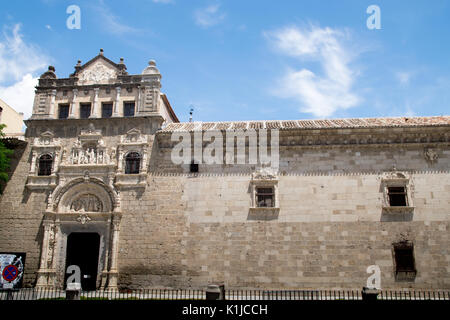 Das Museum von Santa Cruz wurde als ein Krankenhaus im 16. Jahrhundert in einer Kombination aus Gotik und der spanischen Renaissance erbaut. Toledo, Spanien Stockfoto