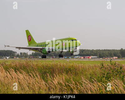 Nischni Nowgorod, Russland - 23. August 2017: A319 Airliner ist die Landung auf der Landebahn des Flughafen Strigino. Stockfoto