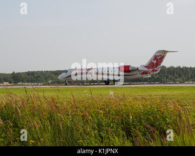 Nischni Nowgorod, Russland - 23. August 2017: CRJ 100 Airliner ist auf der Landebahn des Flughafen Strigino. Stockfoto