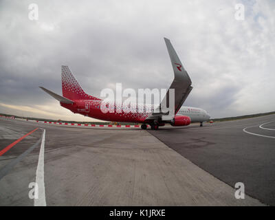 Nischni Nowgorod, Russland - 23. August 2017: Boing 737 Airliner ist auf der Landebahn des Flughafen Strigino. Stockfoto