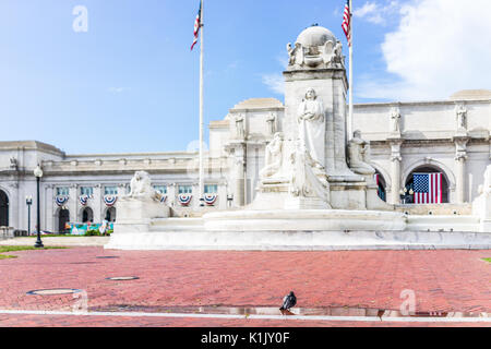 Washington DC, USA - Juli 1, 2017: Union Station am Columbus Circle mit Christopher Columbus Memorial Fountain Stockfoto