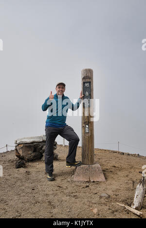 Auf dem Gipfel des Asahidake, höchster Gipfel im Daisetsuzan Nationalpark, Hokkaido, Japan Stockfoto