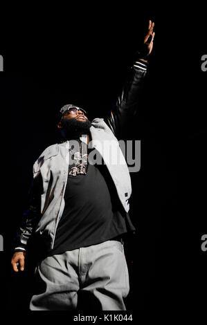 Rapper William Leonard Roberts II aka Rick Ross performs Power 106 'Cali Christmas' Dezember 3,2010 Gibson Amphitheatre Los Angeles. Stockfoto