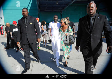 Akon kommt DUB Magazin Show Los Angeles Convention Center August 26,2012 Los Angeles, Kalifornien. Stockfoto