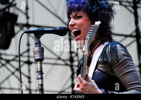 Elizabeth 'Lzzy" Hale Halestorm führt 2010 Rockstar Energy Drink Uproar Festival Verizon Wireless Amphitheatre September 17,2010 Irvine, Kalifornien. Stockfoto