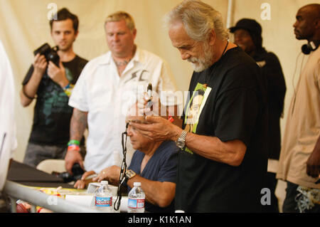 Cheech Marin Tommy Chong Autogramme Cypress Hill's Smokeout San Manuel Amphitheater Oktober 24,2009 San Bernardino. Stockfoto