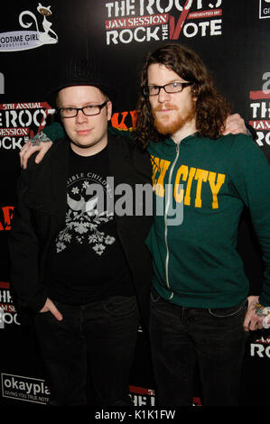 Patrick Stump, Andy Hurley Fall Out Boy die Teilnahme an der 5. jährlichen Wurzeln Jam Key Club Hollywood, Ca. Stockfoto