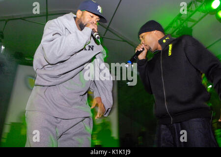 (L-R) Method man Redman Perform Cypress Hill's Smokeout San Manuel Amphitheater Oktober 24,2009 San Bernardino. Stockfoto