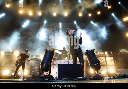 (L-R) Bob Bryar, Gerard Way My Chemical Romance 2007 Projekt Revolution Hyundai Pavilion San Bernardino, CA führt Stockfoto