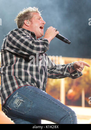 Der Musiker Gary LeVox Rascal Flatts spielt 2008 Stagecoach Country Music Festival Indio. Stockfoto