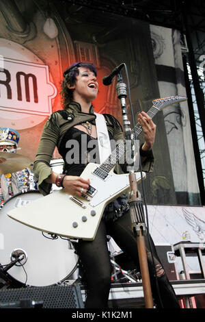 Elizabeth 'Lzzy" Hale Halestorm führt 2010 Rockstar Energy Drink Uproar Festival Verizon Wireless Amphitheatre September 17,2010 Irvine, Kalifornien. Stockfoto