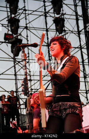 Elizabeth 'Lzzy" Hale Halestorm führt 2010 Rockstar Energy Drink Uproar Festival Verizon Wireless Amphitheatre September 17,2010 Irvine, Kalifornien. Stockfoto