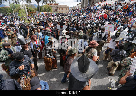 Quechua indigenen Menschen die Teilnahme an der jährlichen Inti Raymi Parade bei der Sommersonnenwende Stockfoto