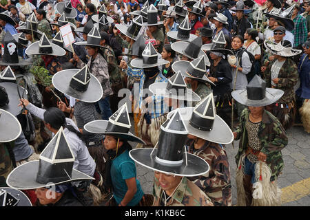 Quechua indigenen Menschen die Teilnahme an der jährlichen Inti Raymi Parade bei der Sommersonnenwende Stockfoto