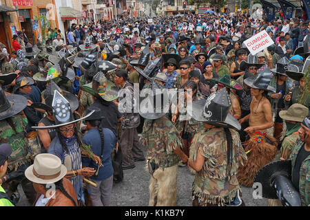 Quechua indigenen Menschen die Teilnahme an der jährlichen Inti Raymi Parade bei der Sommersonnenwende Stockfoto