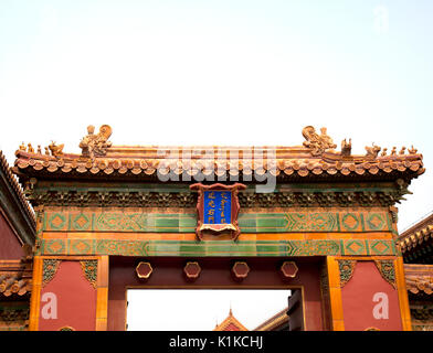 Architektonisches detail, Tor des blühenden Segnungen, die Verbotene Stadt, Beijing, China. Von 1406 bis 1420 gebaut und mit mehr als 8.000 Struktur Stockfoto