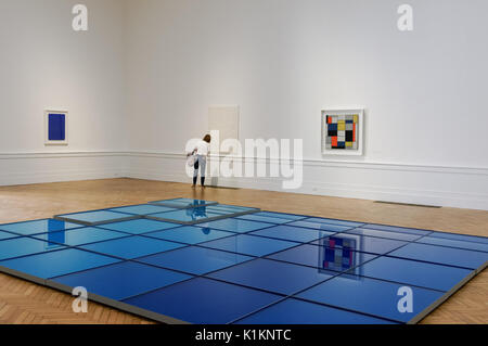 Besucher in der Nationalgalerie für Moderne Kunst in Rom, Italien Stockfoto