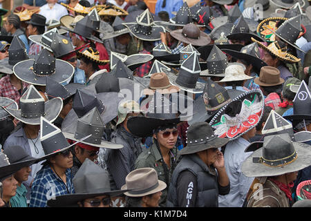 Quechua indigenen Menschen die Teilnahme an der jährlichen Inti Raymi Parade bei der Sommersonnenwende Stockfoto