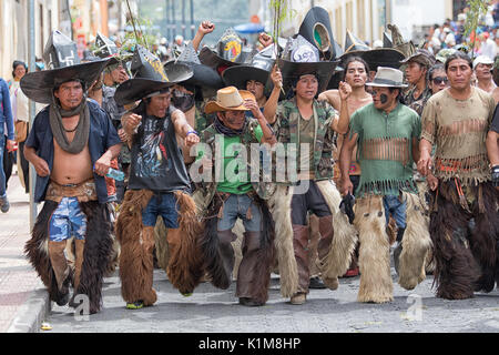 Quechua indigenen Menschen die Teilnahme an der jährlichen Inti Raymi Parade bei der Sommersonnenwende Stockfoto