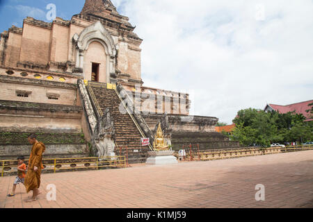 Buddhistische Mönche im Wat Chedi Luang, Stockfoto