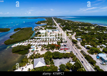 Florida, Florida Keys, Upper, Islamorada, Florida Bay, Atlantischer Ozean, Highway Route 1 Übersee Highway, Luftaufnahme von oben, FL17081847D Stockfoto