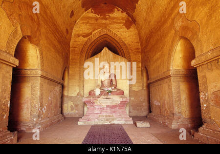 Buddha Bild in der Htilominlo Tempel, Pagan (Bagan), Burma (Myanmar) Stockfoto